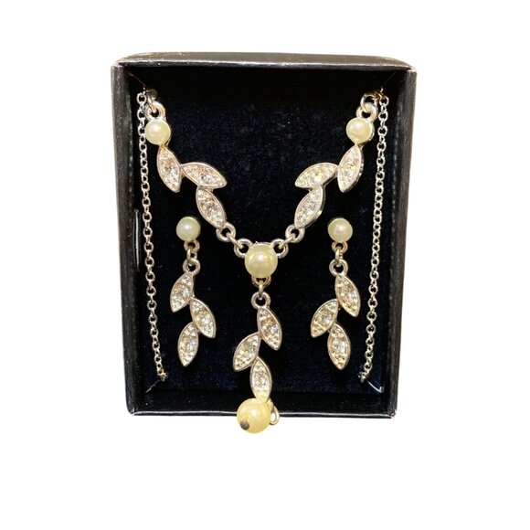 Avon Silver Tone Marquis Leaves Imitation Pearl Gift Set (1560) - Picture 2 of 4